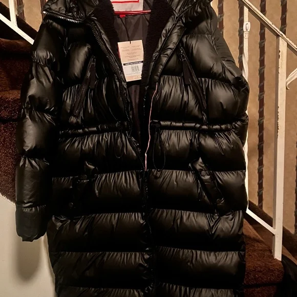 Hunter Black Puffer Jacket - Picture 2 of 6